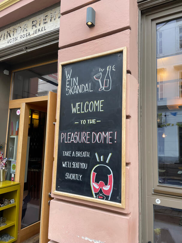 Das Bild zeigt einen beletterten Spiegel